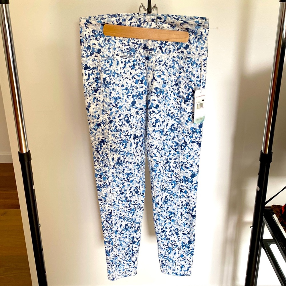 NWT Blue and white print Leggings for casual Or workout